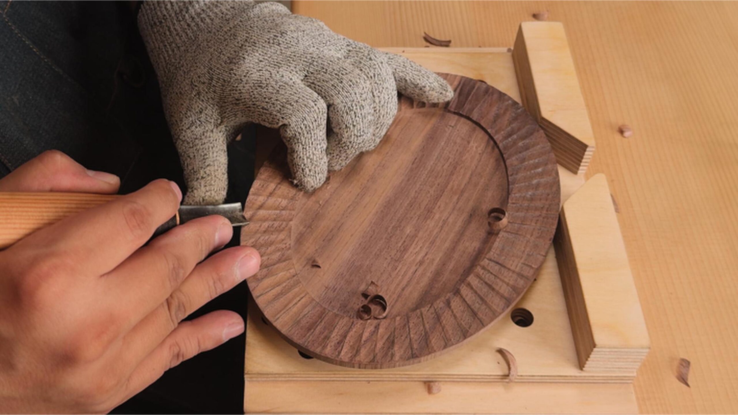 受保護的內容: Project No.4 橢圓形木餐盤雕刻